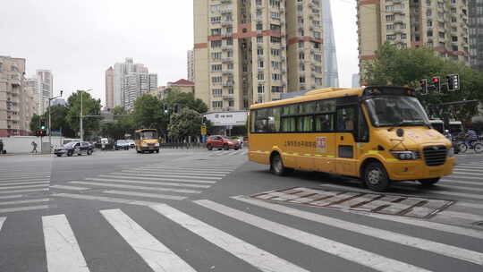 上海商城路十字交叉路口