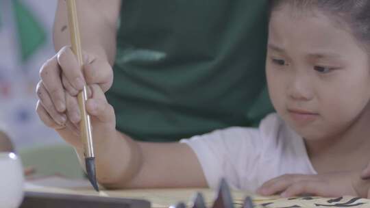 学前儿童练习写毛笔老师手把手教学中国书法