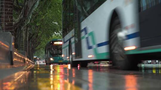 雨夜车水马龙001