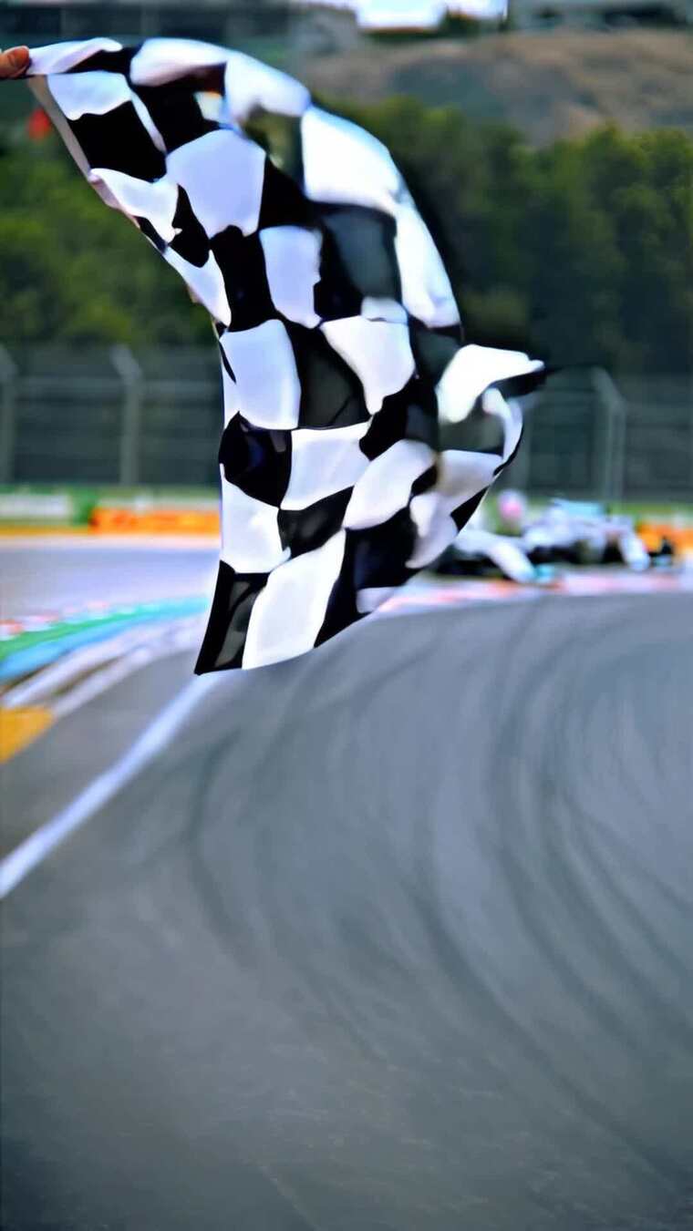 赛道黑白方格旗挥动画面