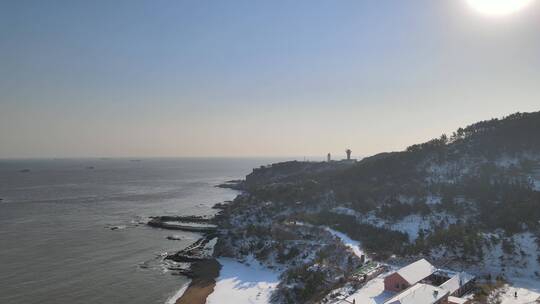 航拍冬季雪后的山东荣成成山头海岬