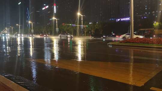 城市暴雨夜景交通实拍