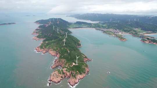 福建霞浦吕峡灯塔海边风车风景航拍