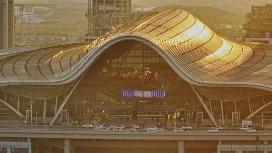 夕阳照射下的武汉火车站视频素材模板下载
