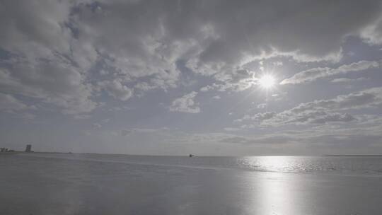 冬季中国北方海边的海面和浪花LOG素材