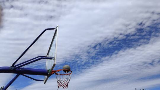 篮球场上的天空