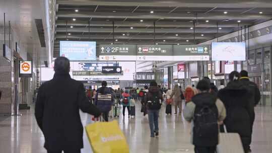 春运过年春节人流高铁站乘客上海虹桥火车站