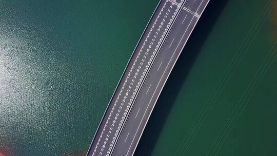 中国江西庐山西海，岛旁边的高速路视频素材模板下载