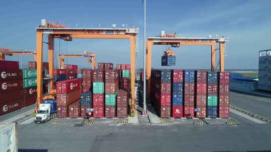 航拍集装箱货运港口视频素材模板下载