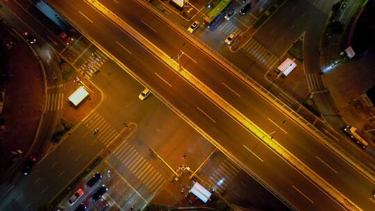 城市夜晚路口交通景观