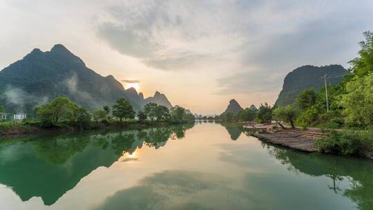 广西省桂林市阳朔旅游遇龙河风光山水