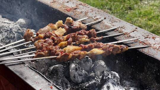 新疆烤羊肉串小吃