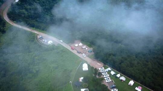 露营基地踏青帐篷户外野餐山林云海视频素材模板下载