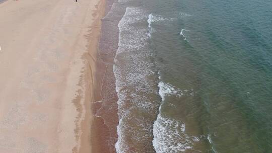 航拍沙滩海浪大海海洋