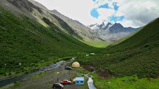 航拍四川甘孜横断山脉乌库楚雪山登山大本营