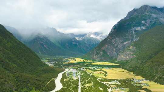 山峰 山谷 草地 延时