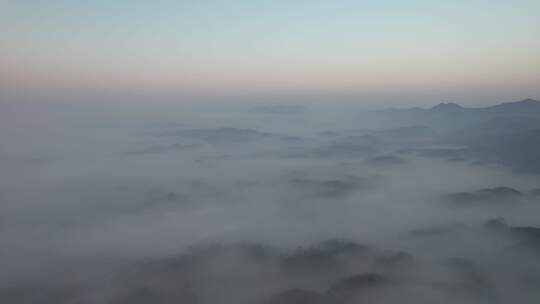 水墨画山川清晨迷雾日出云海航拍