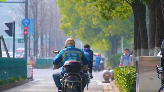 城市马路公路上班下班高峰期车流人流城市景