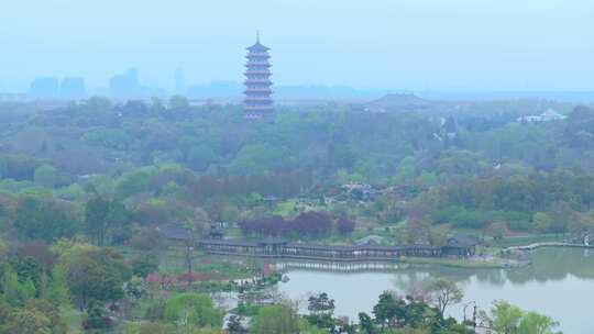 航拍烟雨江南扬州瘦西湖风景区