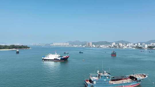 海边渔船码头海岸线风光航拍渔港汕尾港风景