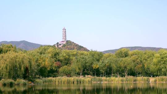 4K升格实拍北京秋天玉泉山的塔