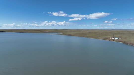 航拍蓝天白云下的内蒙古呼伦贝尔市呼伦湖