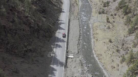 西藏森林雪山河流汽车高清航拍4k素材