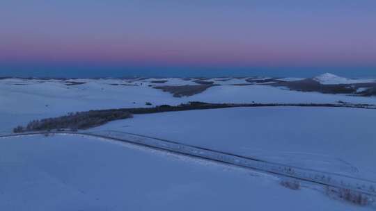 航拍大兴安岭雪原暮色落日余晖一抹晚霞