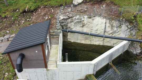 挪威Vaksdal Markaani水电站河口坝的低水位视频素材模板下载