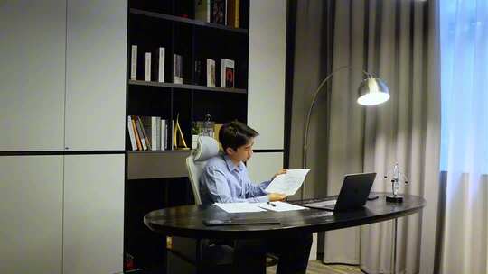 加班熬夜努力打拼