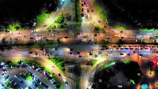 夜晚航拍城市繁忙路口车辆来往视频素材模板下载