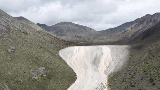 航拍四川甘孜阿坝州山区钙流矿大山