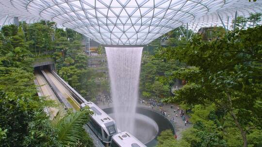 新加坡机场瀑布