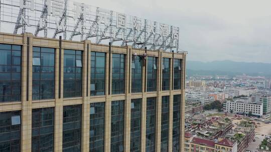义乌城市玻璃幕墙工人高空作业 4K航拍