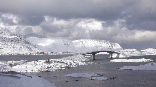 4k延时山峰山谷雪山冰湖湖泊雪水冬天视频素材模板下载