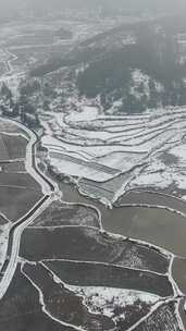 竖版航拍冬天南方雪景