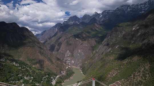 云南香格里拉藏族虎跳峡大桥航拍