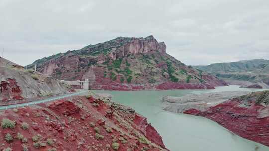 丹霞地貌中的河流