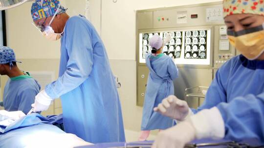 外科医生在手术室进行手术视频素材模板下载