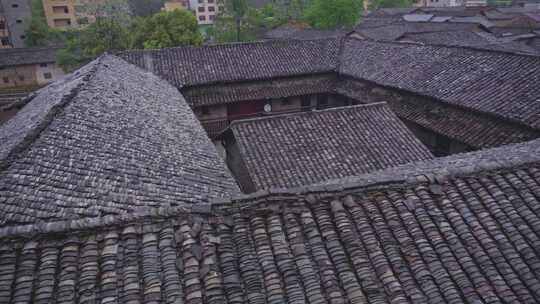 江西赣州燕冀围中式建筑雨天禅意空镜头