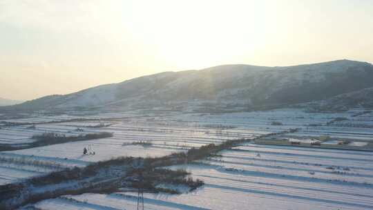 航拍冬日下雪空镜