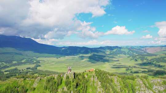 新疆北疆阿勒泰喀纳斯湖观鱼台夏天风景航拍