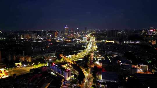 城市夜景鸟瞰图，灯火辉煌的繁华景象