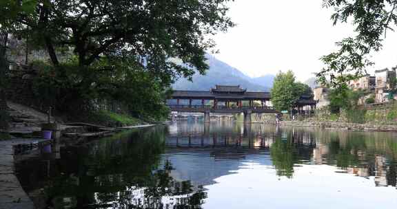 清晨阳光唯美江西景德镇瑶里古镇风雨桥古建