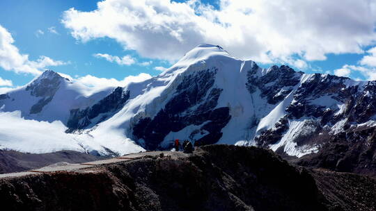 西藏拉萨当雄廓琼岗日雪山洛堆峰登山