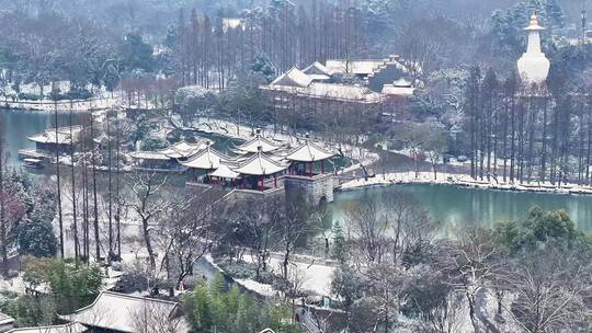 航拍瘦西湖景区园林大明寺观音山宋夹城雪景