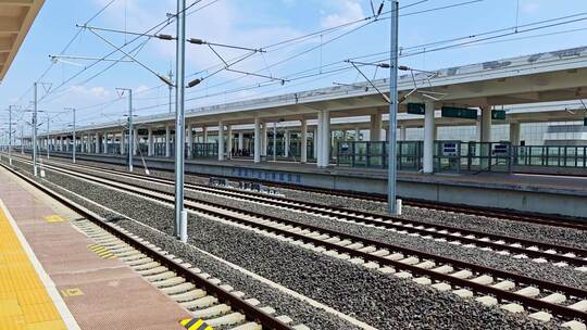 火车站台铁轨场景
