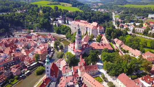 Cesky Krumlov，南波西米亚地区小城市的鸟瞰图