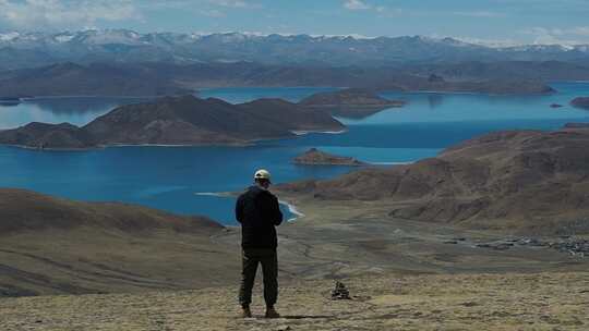 4k航拍西藏山南羊湖湖泊风景