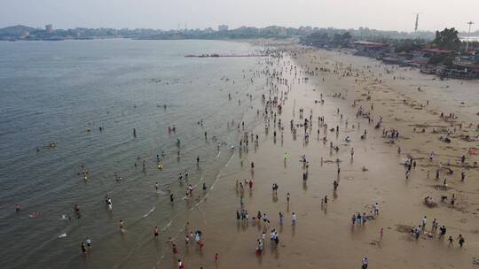 海边小镇航拍唯美海岸线海边沙滩风景